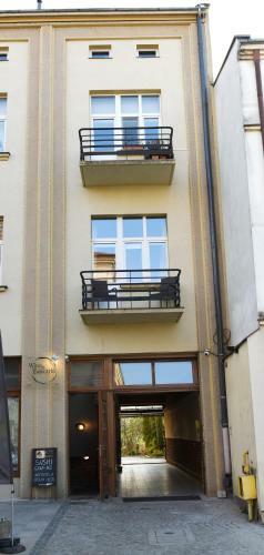 Apartament City, Clock
