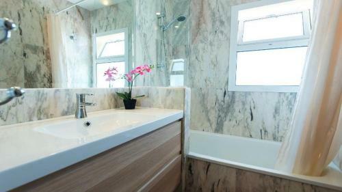 Apartamento �tico Con Piscina Y Barbacoa