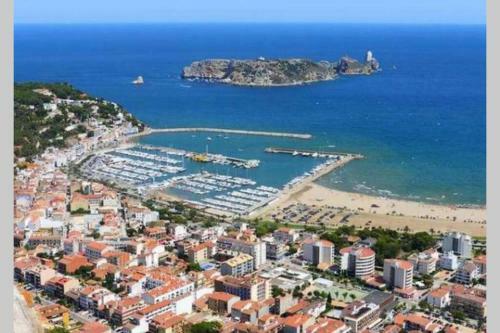 Apartamento Con Piscina Y Tenis. A 50m de La Playa
