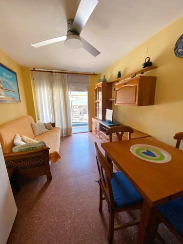 Apartamento Con Piscina Y Tenis. A 50m de La Playa
