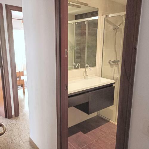 Amplio Apartamento A Primera L�nea de Mar Con Parking