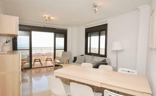 7th Floor Beachfront Apartment With Stunning Views