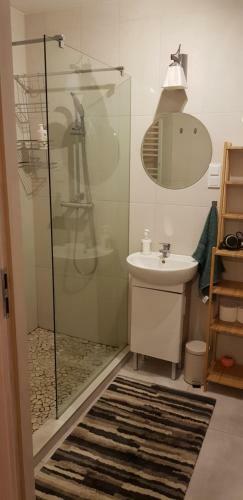 New Apartment 10 Min To Train Station
