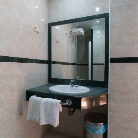 Apartamentos Leonor Y Caracas