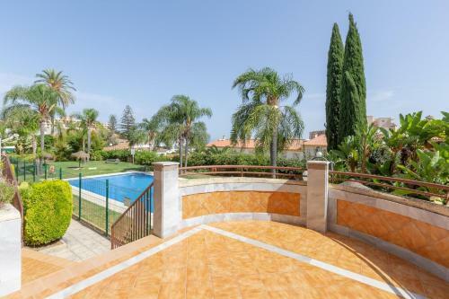 Lovely Sunny Secure Apartment