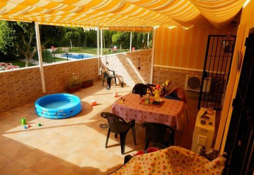 Apartamento Family Friendly Patio And Poolview