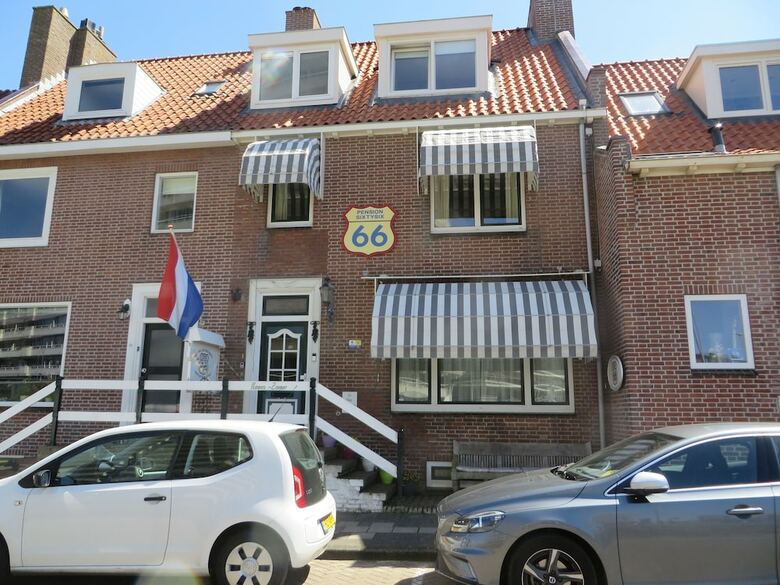 Hostal Pension Sixtysix