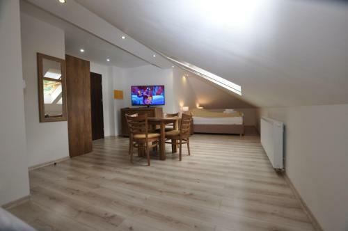 Hostal Apartamenty Sowiog�rskie