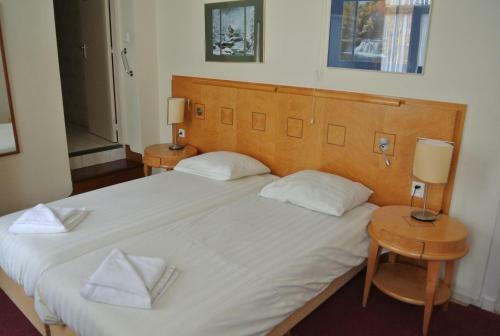 Hotel 2000