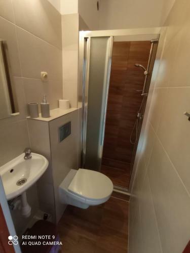 Nad Jeziorem Domki I Pokoje