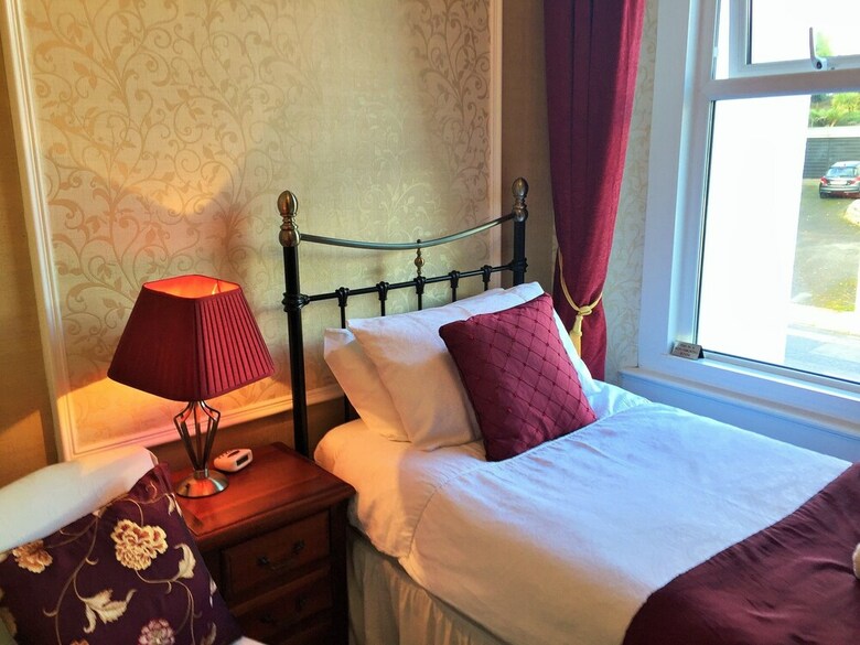 Hostal Trefoil Guest House