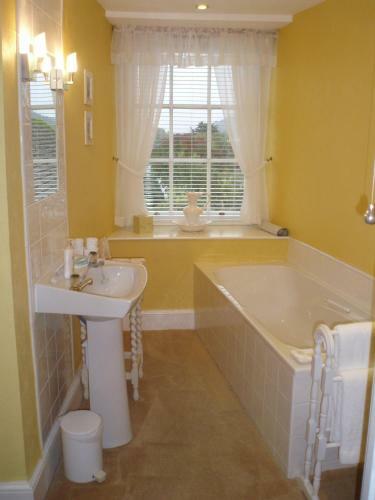 Alcombe House Hotel