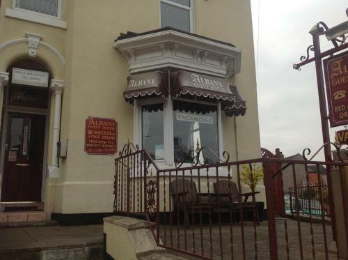 Hostal Albany Guest House