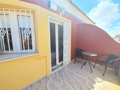2 Bedroom Property In Closed Urbanisation