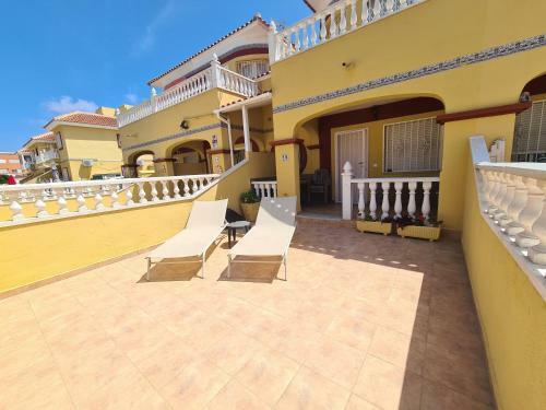 2 Bedroom Property In Closed Urbanisation