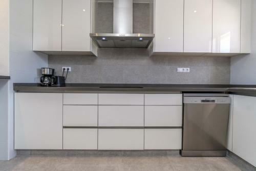 Modern Holiday Apartment With Spacious Terrace