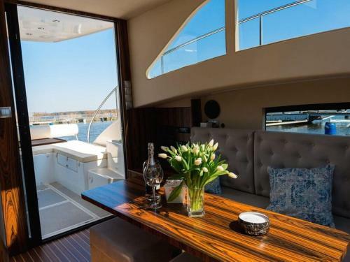 Houseboat Vip