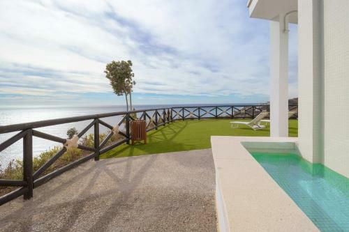 Bayview Hills, Luxury 2 Bedroom Apartment