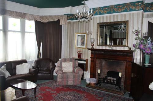 Hostal The Knoll Guesthouse