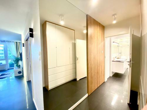 New Wave Apartment Big & Beautiful -parking
