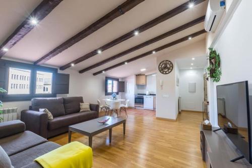Apartamento Palacio Descalzos -atico 3b-