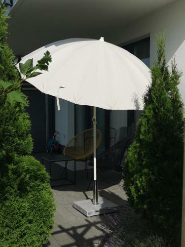 Sunny Garden Apartment