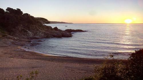 Apartamento ? Sea Views + Private Beach. What Else? ?