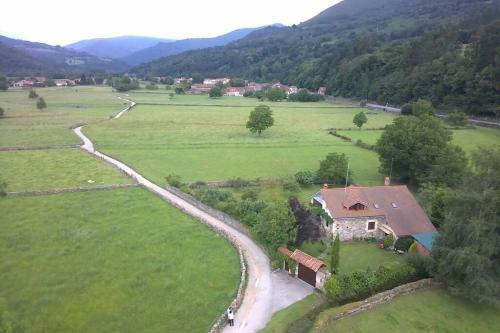 Casa Las Lindes Valle de Cabuerniga , Cantabria