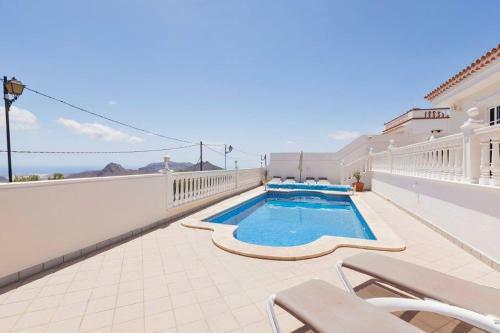 Villa Mercedes With Heated Pool And Wifi Internet