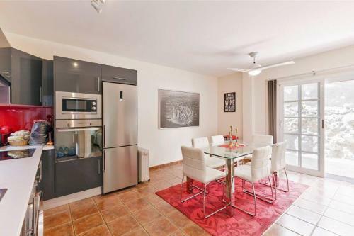 Villa Mercedes With Heated Pool And Wifi Internet