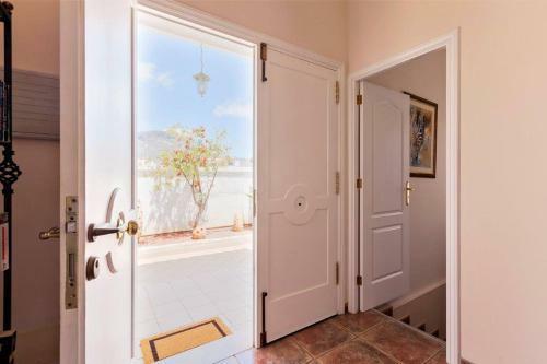 Villa Mercedes With Heated Pool And Wifi Internet