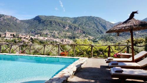 Fabulous Rustic Villa Set On Mountain With Unique Views
