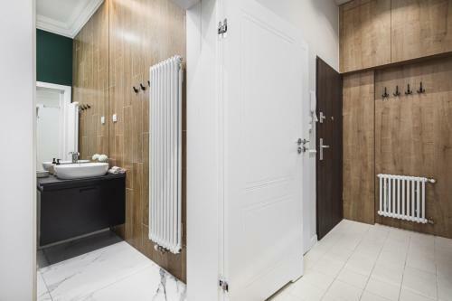 Kazia Apartment In My Center