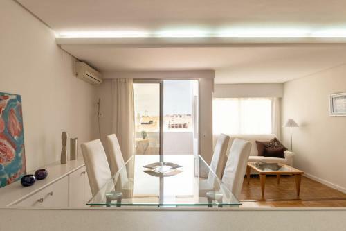 Light And Bright Apartment In Central Valencia