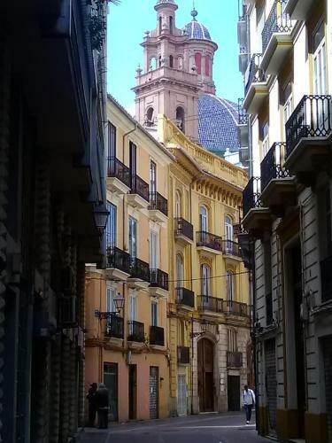 Light And Bright Apartment In Central Valencia