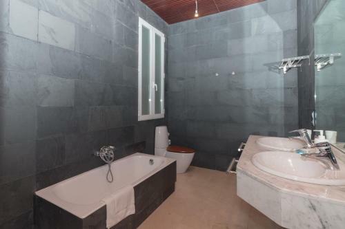 Hostal Bet Apartments - Canovas Rooms