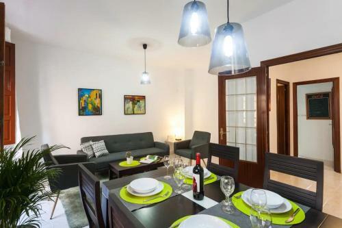 Spacious, Bright Apartment Next To The Old Town