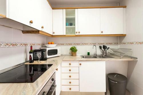 Spacious, Bright Apartment Next To The Old Town
