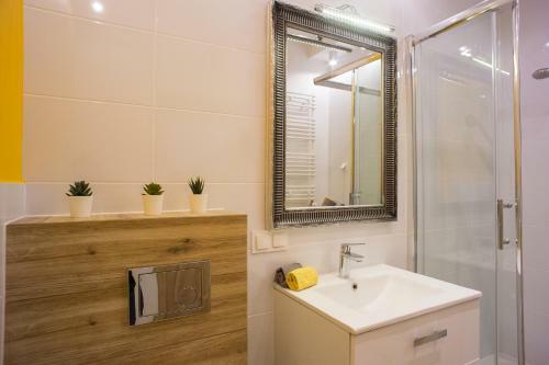 Atrium Apartment Z Gara?em