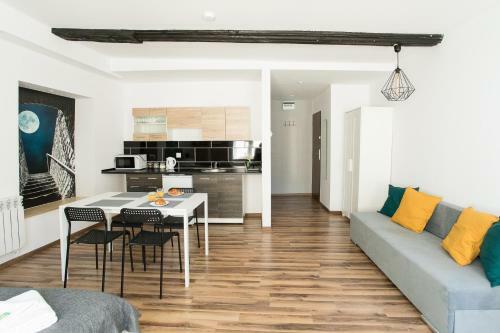 Apartamento Old Town Studio (b)