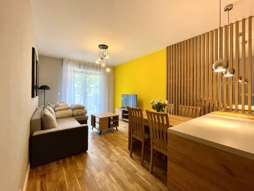 Homestay 2 Apartment With Parking