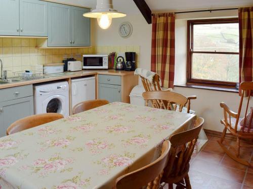 5 Swallowholm Cottages