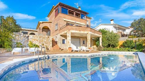 Villa Sotet