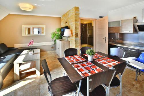 Apartments Home, Wicie