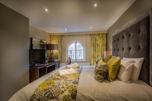 The Golden Lion Hotel