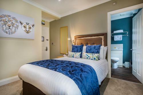 The Golden Lion Hotel