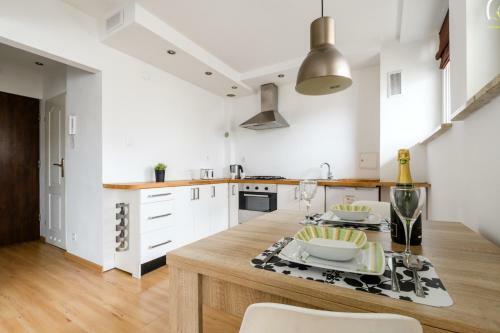 Balcony Apartment Near Old Town