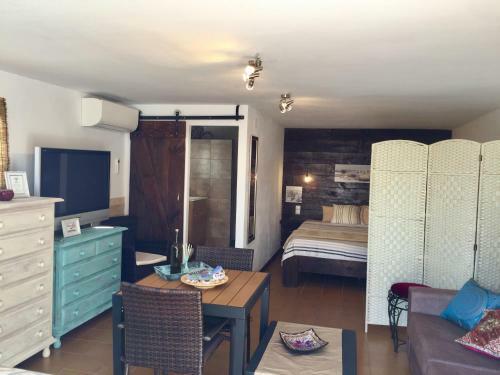 Casira, Ruime Villa & 2 Studio's - 8 Personen