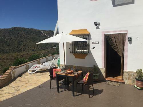 Casira, Ruime Villa & 2 Studio's - 8 Personen