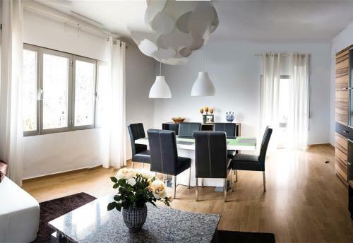 Villa With Great Pool Dog Friendly